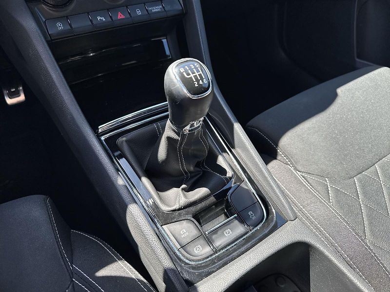 Škoda Karoq (2022) 2.0 TDI Sportline - fotka 26 z 35