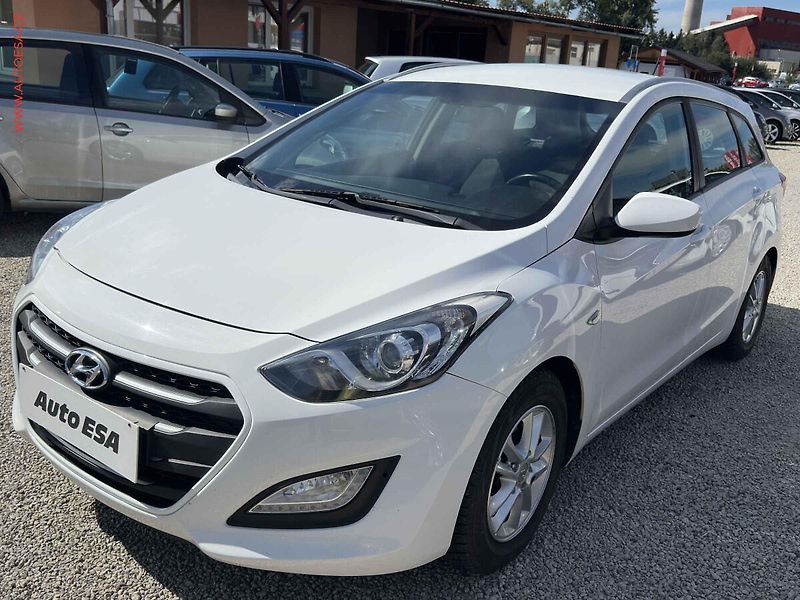 Hyundai i30 (2017) 1.6 GDI, 2.maj,ČR, servis - fotka 3 z 18