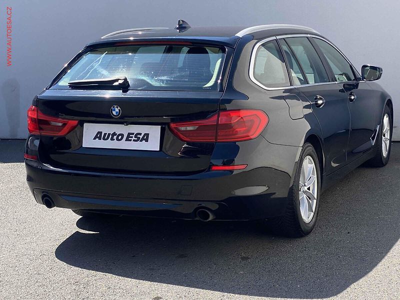 BMW Řada 5 (2017) 3.0D 530d, AT, navi, bixen - fotka 4 z 20