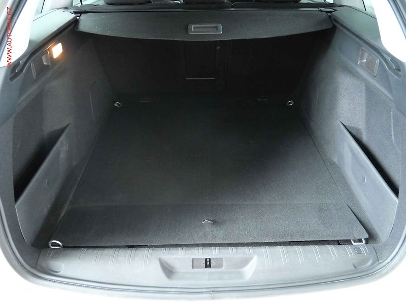 Peugeot 308 (2018) 1.2 PT, ČR, Active - fotka 7 z 21