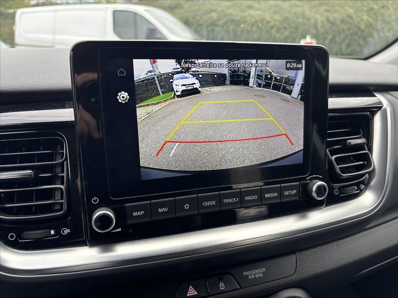 Kia Stonic 1,0 TGDi 73kW TOP ZÁRUKA NAVI - fotka 17 z 38