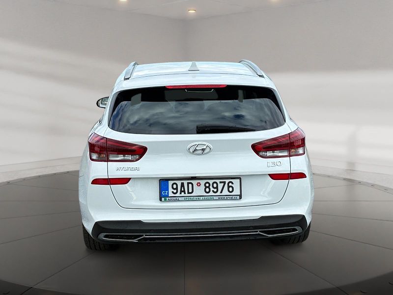 Hyundai i30 (2021) STYLE 1.5T-GDI HYBDID 118kW CZ - fotka 5 z 11