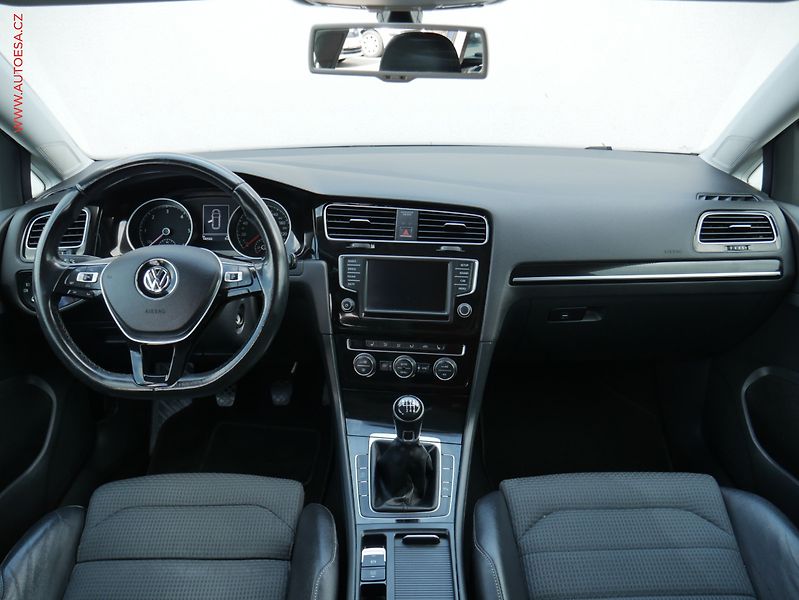Volkswagen Golf (2015) 2.0TDi, 1.maj,ČR, Highline - fotka 8 z 22