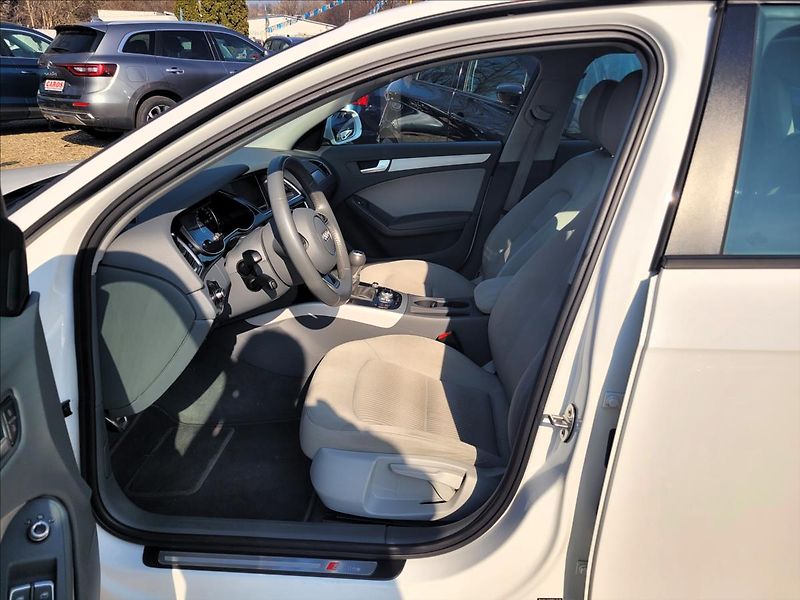 Audi A4 2,0 TDI,S-line,navi,výhřev,xen - fotka 9 z 41