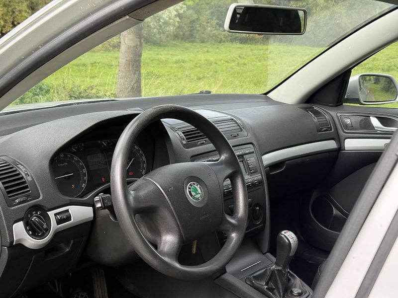 Škoda Octavia (2006) 1.9 TDi 77kw 4x4 kombi - fotka 12 z 19