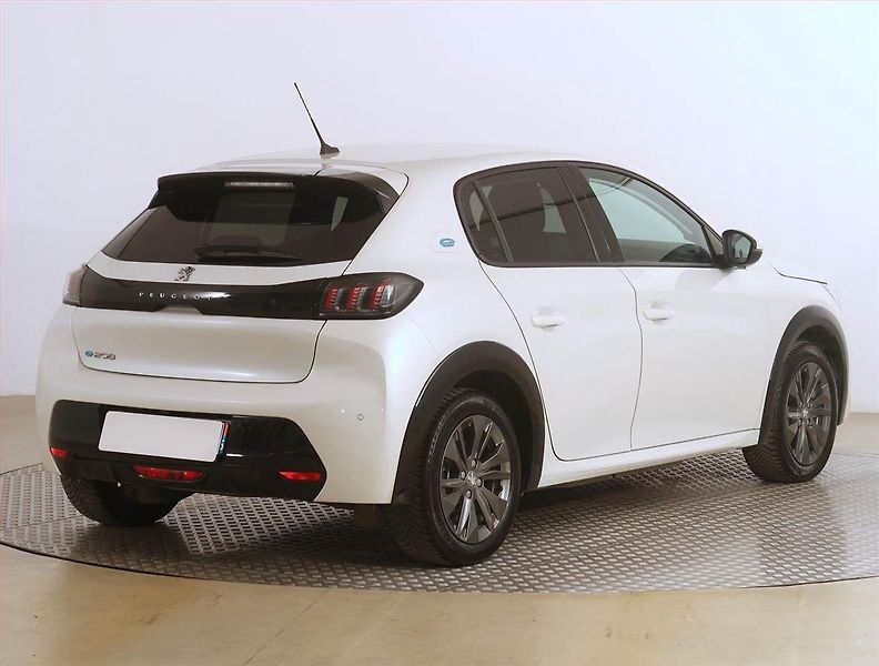 Peugeot 208 (2022) Allure 50 kWh, SoH 89% - fotka 5 z 22