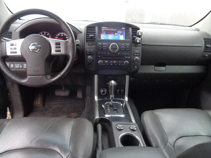 Nissan Pathfinder 3,0 - fotka 8 z 16