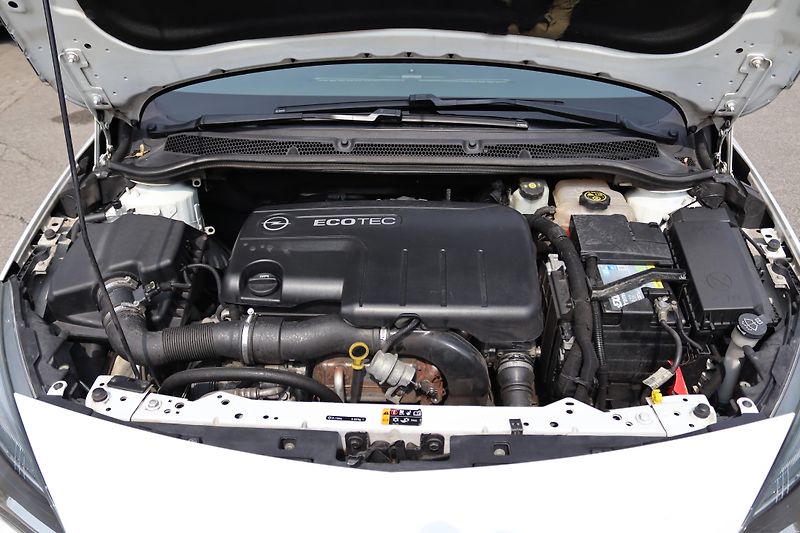 Opel Astra Opel Astra J Sports Tourer 1.7 - fotka 52 z 54
