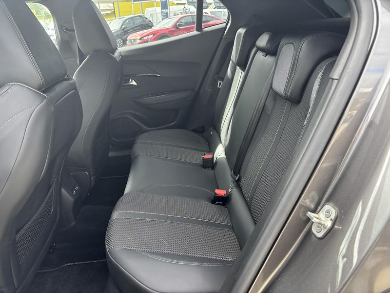 Peugeot 2008 (2021) GT PureTech 130k MAN6 - fotka 12 z 20