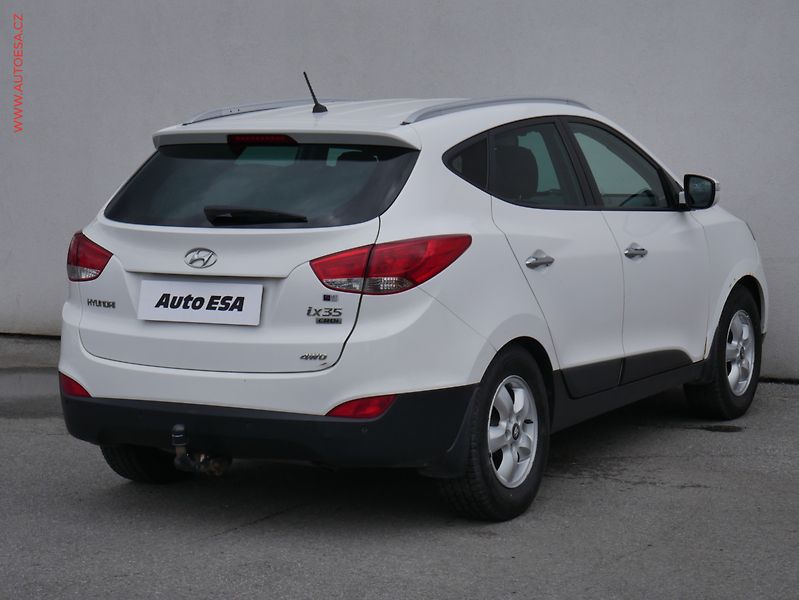 Hyundai ix35 (2012) 2.0 CRDi, ČR, AC, TZ, park - fotka 4 z 23