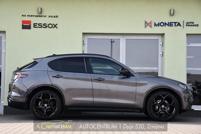 Alfa Romeo Stelvio 2.2D VELOCE Q4 H&K PANOR TAŽNÉ - fotka 6 z 53