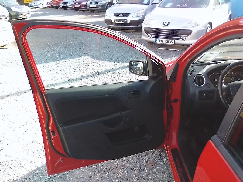 Ford Fiesta (2006) 1.3i , jede super - fotka 13 z 28
