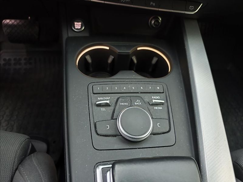 Audi A4 Avant 2,0   Sport - fotka 9 z 15