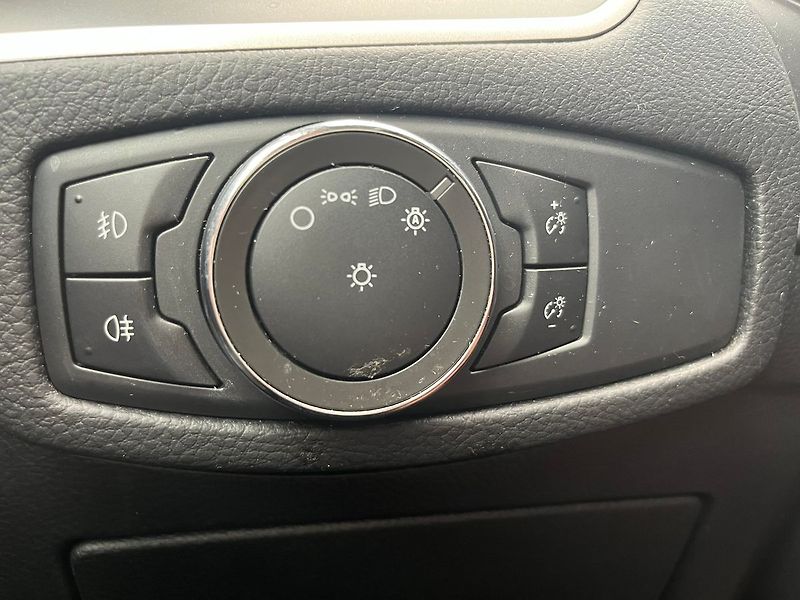 Ford S-MAX 2.5 Duratec HEV LED - fotka 19 z 64