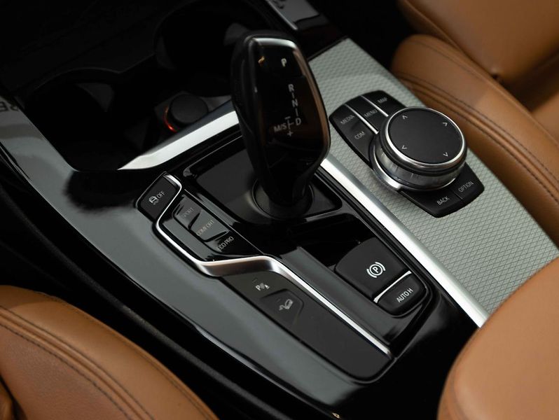 BMW X3 xDrive 20D - fotka 17 z 22
