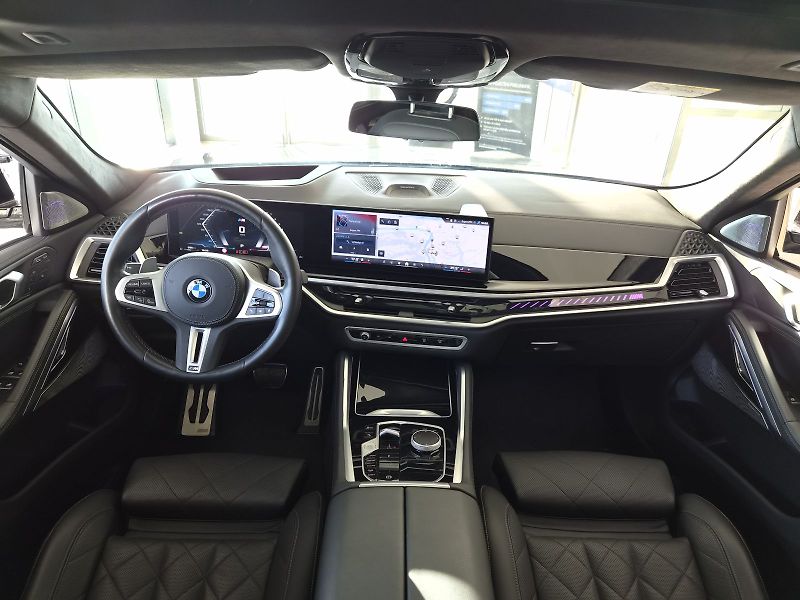 BMW X6 M60i xDrive - fotka 25 z 40