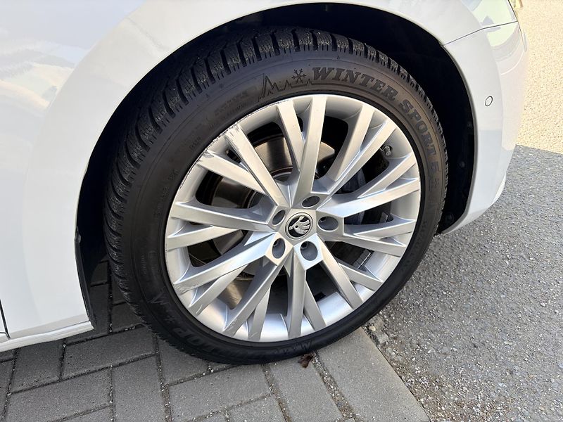 Škoda Superb 2.0TDI DSG MATRIX CANTON - fotka 15 z 59