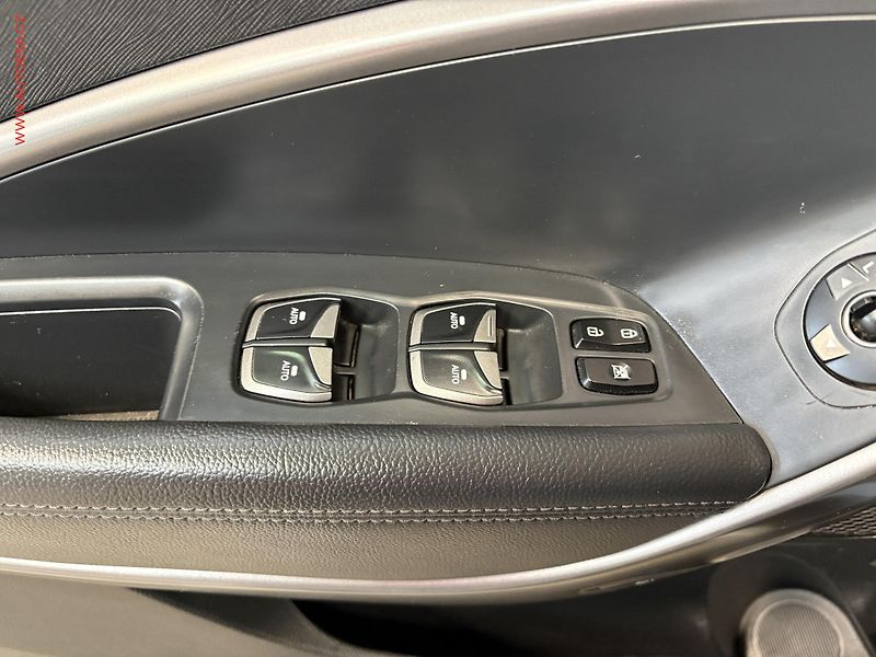 Hyundai Santa Fe (2014) 2.2 CRDi 4x4, Style, xenon - fotka 12 z 16