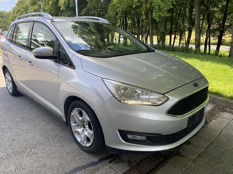 Ford Grand C-MAX (2016) 1.5 TDCi Plus-7 míst - fotka 3 z 26