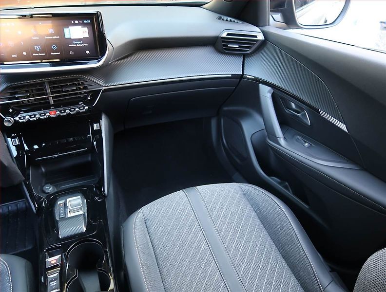 Peugeot 2008 (2024) Allure 1.2 PureTech - fotka 8 z 22
