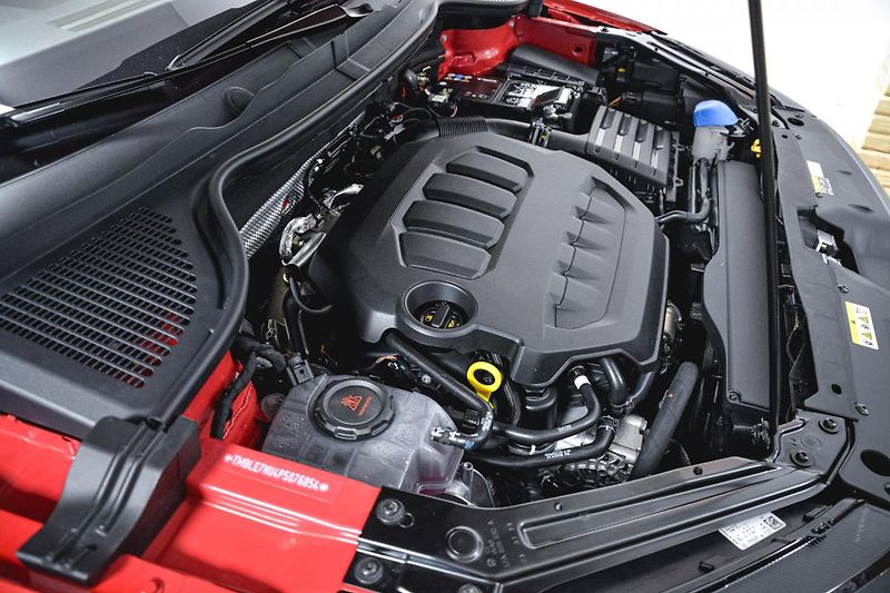 Škoda Karoq (2023) Sportline Exclusive 2,0 TSI 14 - fotka 35 z 37