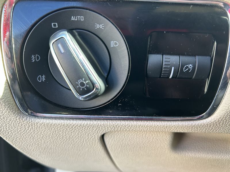 Škoda Superb (2009) 2.0 TDi, DSG, navi, xenon - fotka 13 z 17