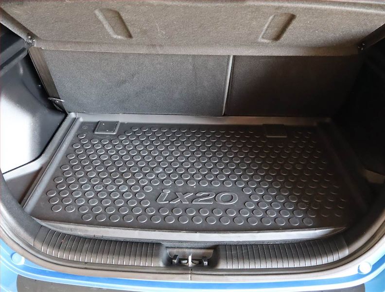 Hyundai ix20 (2017) 1.6 CVVT, ČR,1.maj - fotka 14 z 18