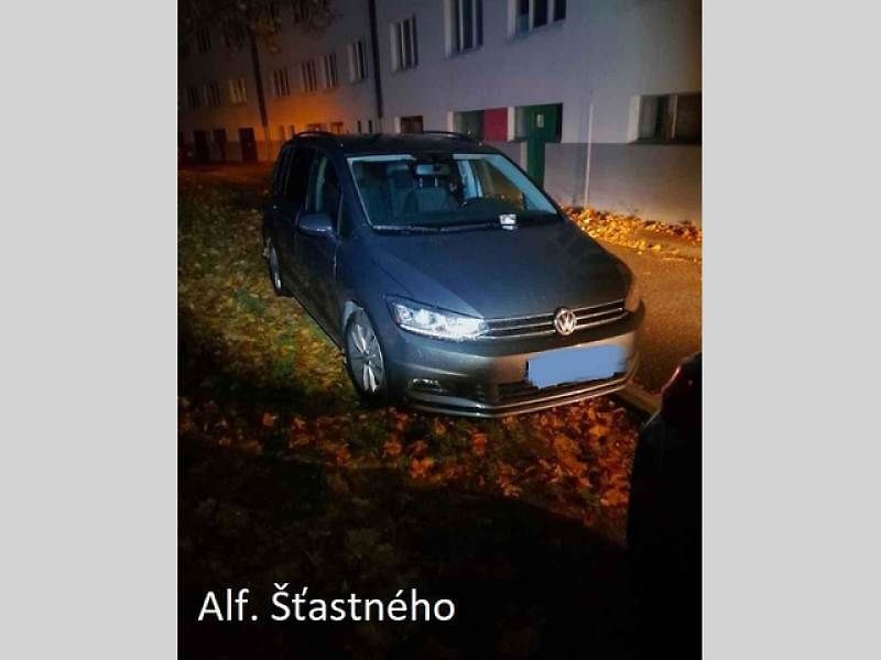 Listopadové parkování ve Strakonicích.