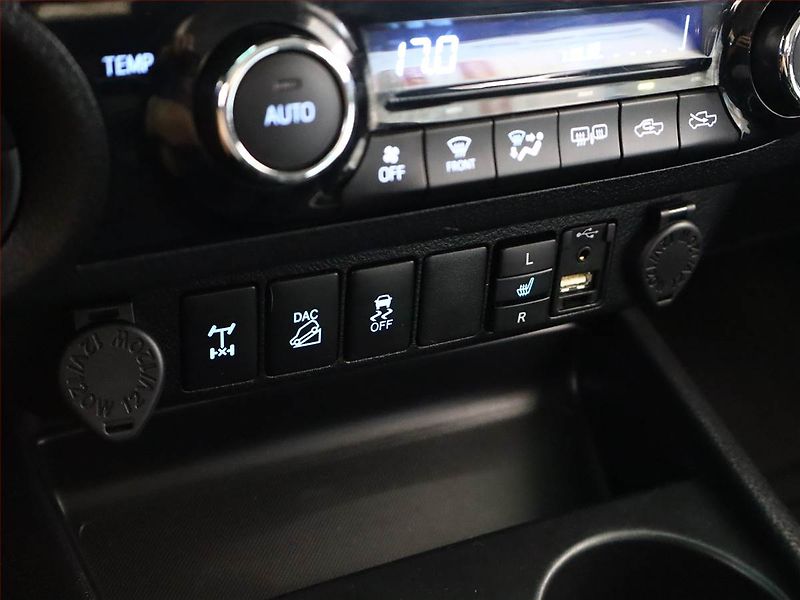 Toyota Hilux (2017) Executive 2.4 D-4D - fotka 18 z 20
