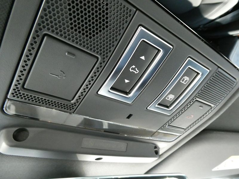 Land Rover Defender (2026) 130 3,0 X-Dynamic SE D350 - fotka 34 z 41
