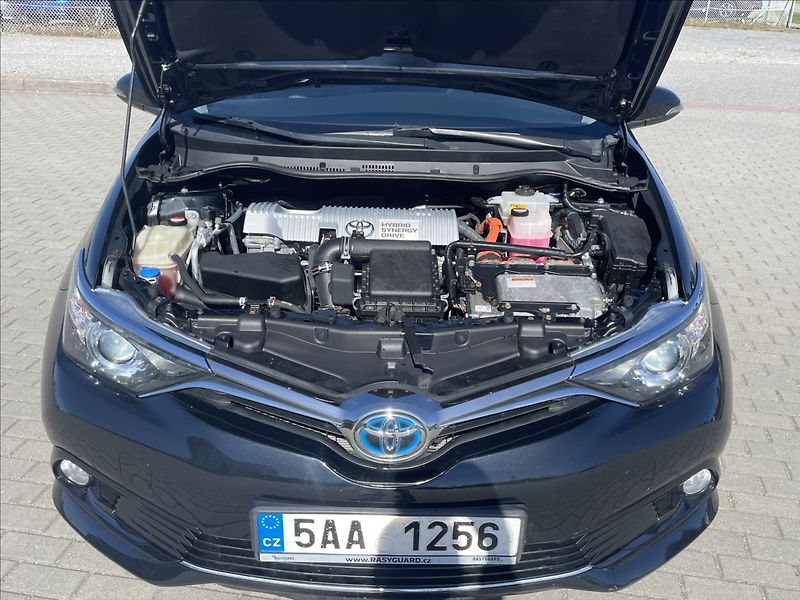 Toyota Auris 1,8 E-CVT Hybrid CZauto 1maj D - fotka 26 z 37