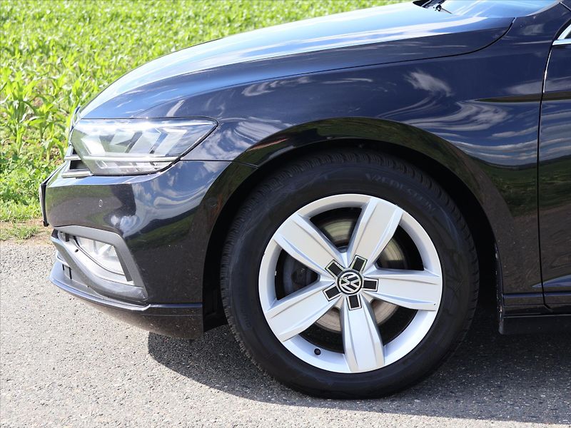 Volkswagen Passat 2,0 TDI 140kW DSG LED Business - fotka 27 z 34