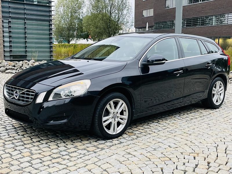 Volvo V60 2.4D5 MANUÁL TAŽNÉ SERVISKA - fotka 5 z 41