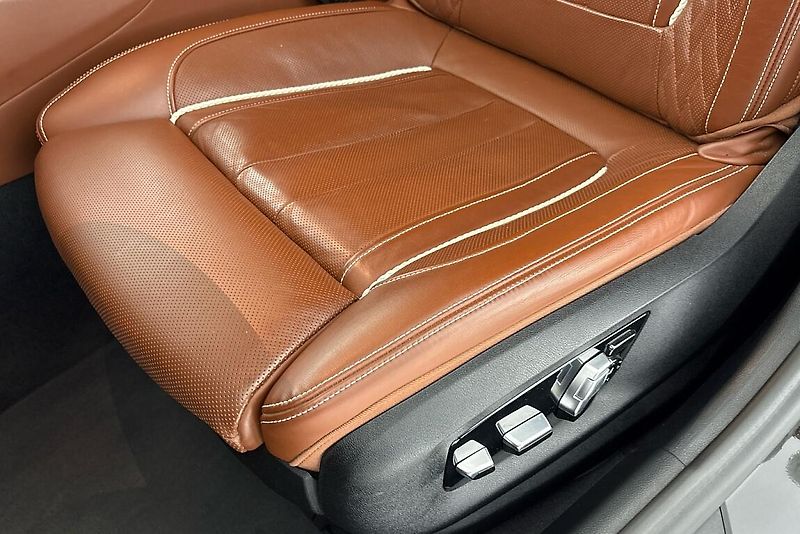 BMW Řada 5 540d xDrive - fotka 8 z 27