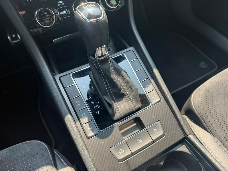 Škoda Superb Sportline 2,0 TSI 140 kw DSG - fotka 18 z 24