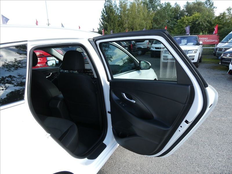 Hyundai i30 1,0 T-GDi 88kW Smart,ČR,naviga - fotka 25 z 43