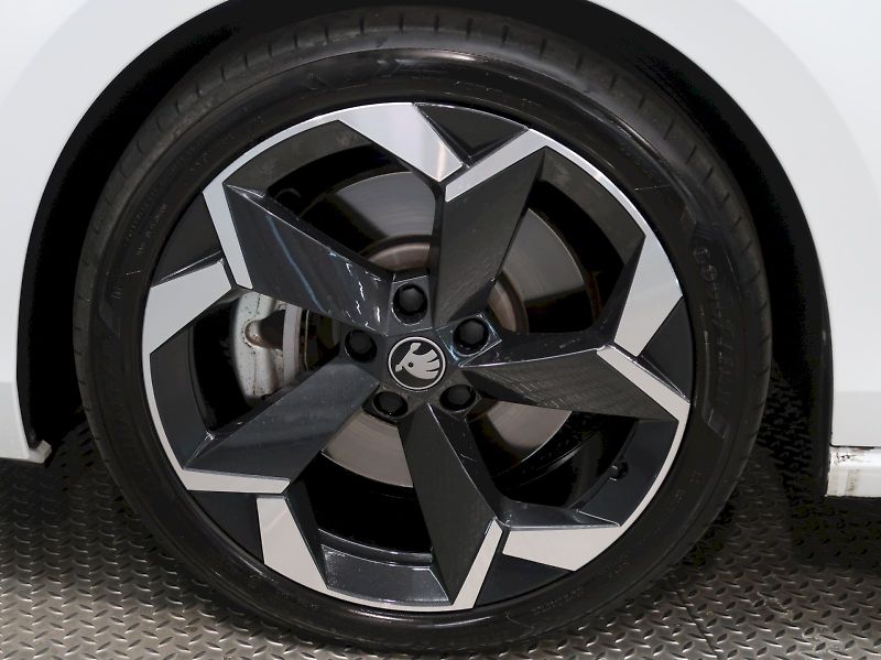 Škoda Superb (2026) SPORTLINE 2.0TDI 142KW 4x4 DSG - fotka 12 z 49