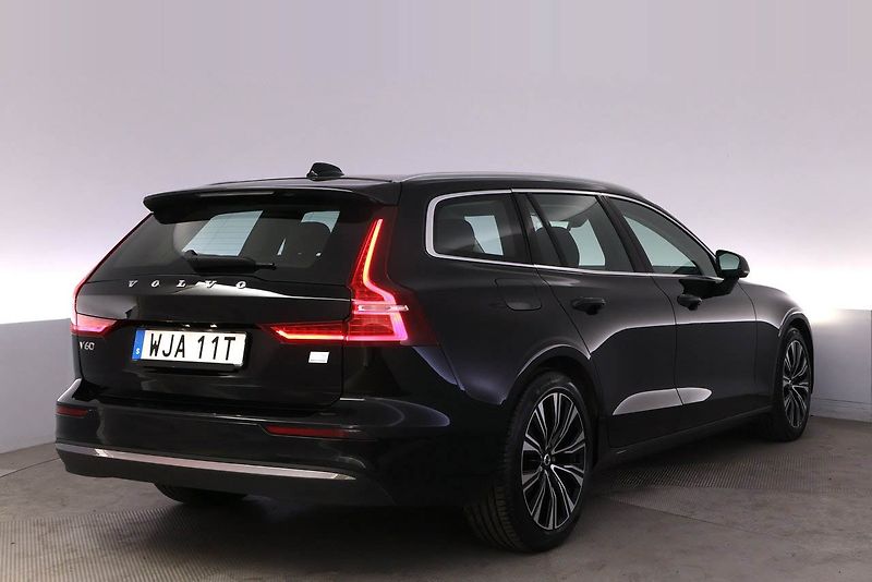 Volvo V60 Recharge T6 AWD Core Bright - fotka 2 z 22