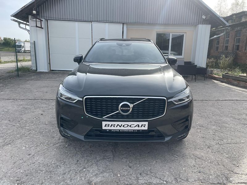 Volvo XC60 B4 FWD R Design - fotka 8 z 15
