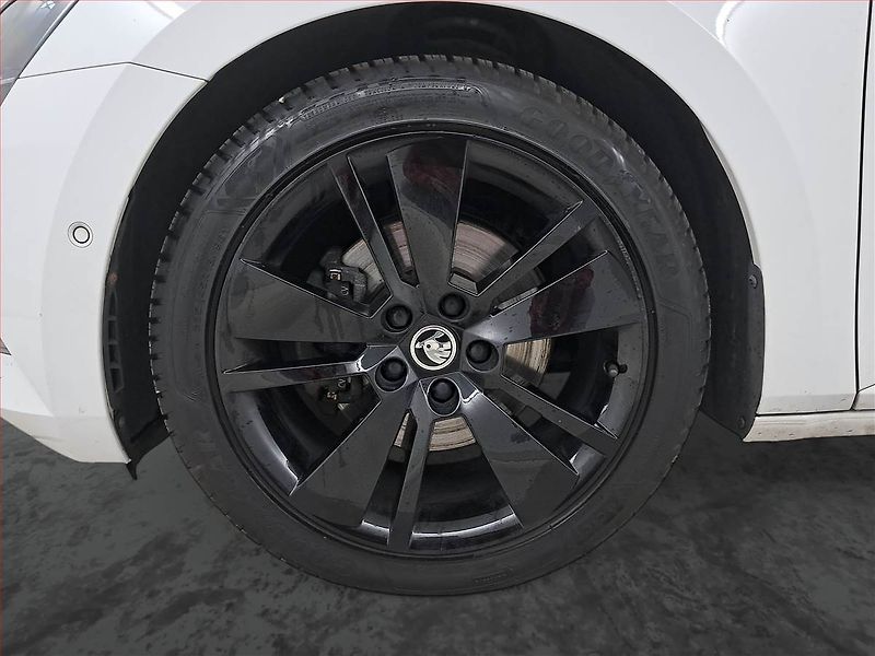 Škoda Superb (2018) Laurin&Klement 2.0 TDI - fotka 15 z 27