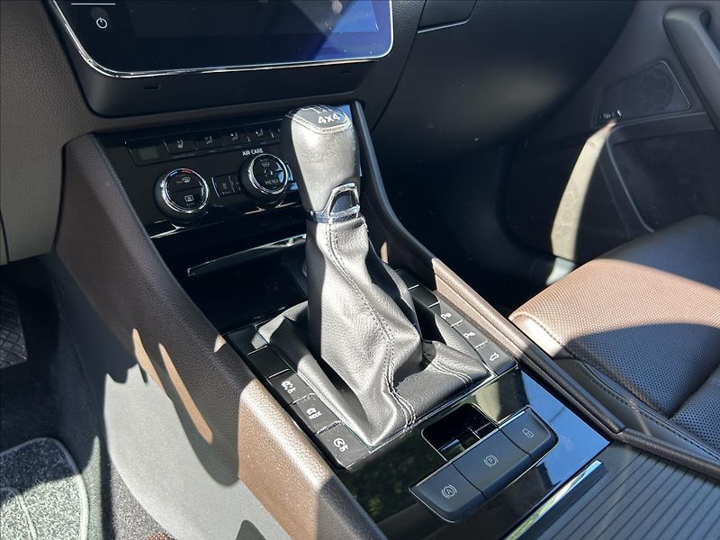 Škoda Superb 2,0 TDi 4x4  L&K DPH WEBASTO - fotka 25 z 50