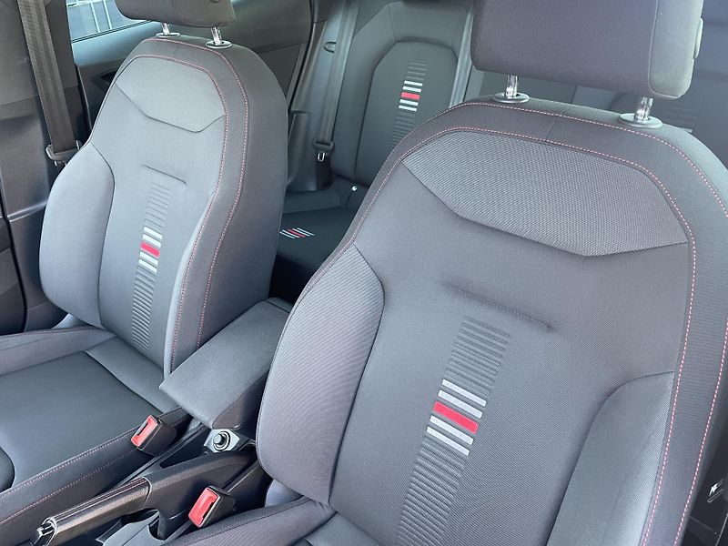 Seat Arona (2020) 1.5 TSI 110 kW FR - fotka 31 z 35