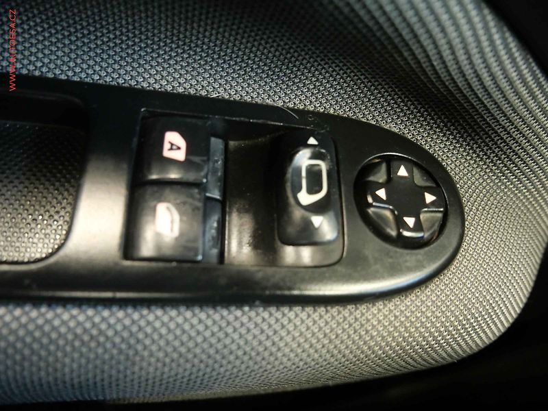 Citroën C3 Picasso (2013) 1.4i, ČR, AC, STK3/28 - fotka 12 z 17
