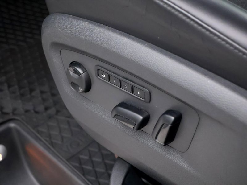 Volkswagen Multivan 2,0 TDI 150kW Highline DSG 4x4 - fotka 19 z 36