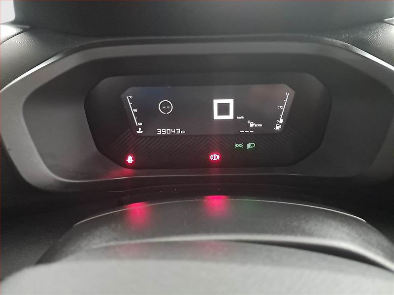 Citroën C4 (2021) 1.2 PureTech, ČR,1.maj - fotka 11 z 17