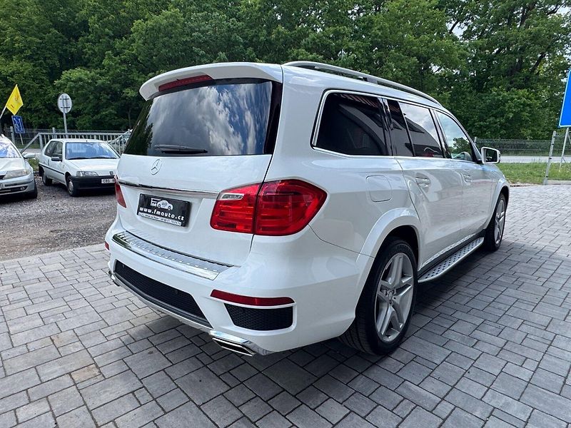 Mercedes-Benz GL (2014) 500 4MATIC - fotka 5 z 42