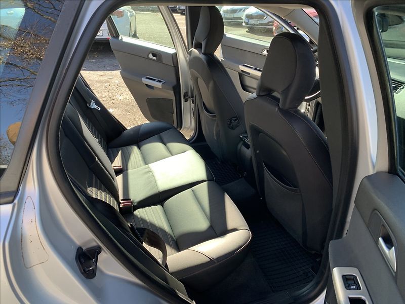 Volvo V50 2,0 D - fotka 16 z 17