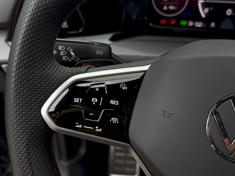Volkswagen Golf (2023) 2.0 TSI GTI Clubsport 221 kW D - fotka 6 z 24