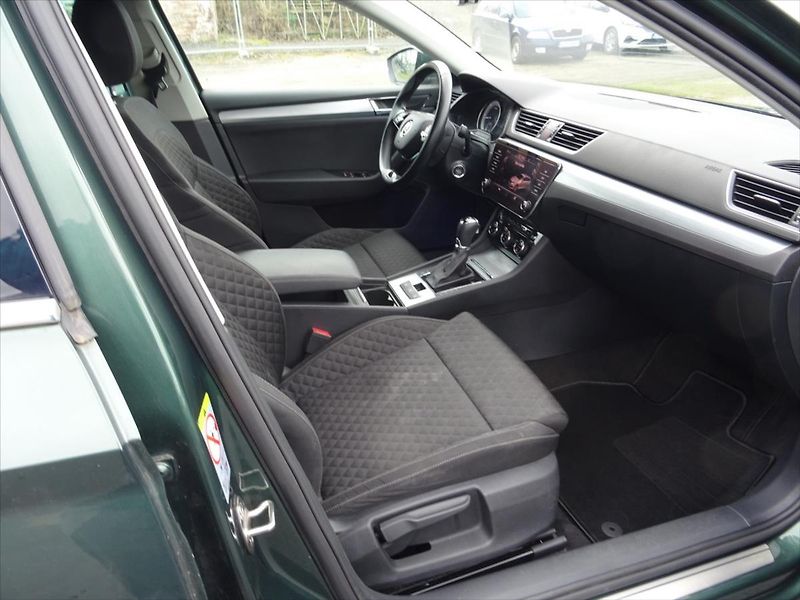 Škoda Superb 1,6 TDI 88 kW Automat - fotka 13 z 27