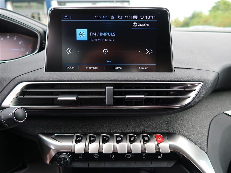 Peugeot 3008 1,2 PT,96kW,ALLURE,NovéČR,navi - fotka 14 z 26